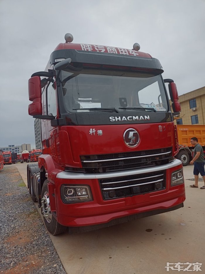 陕汽轩德翼3牵引车,2台480马力的