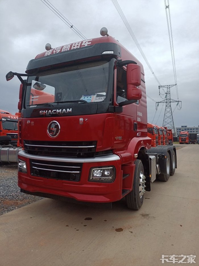 陕汽轩德翼3牵引车,2台480马力的