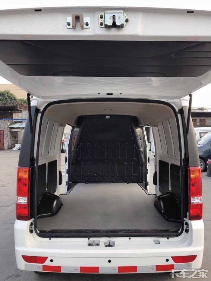 瑞驰ec35电动中面包货拉拉老司机首选