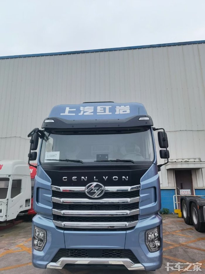 上汽红岩第六代重卡杰狮h6