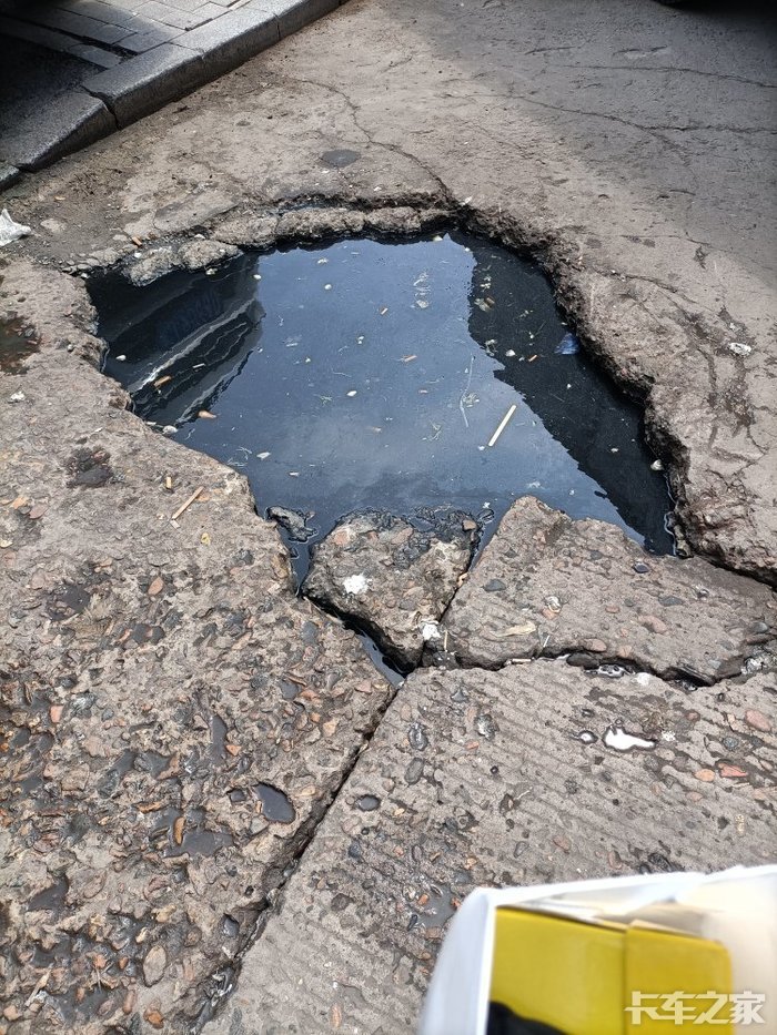 这是无底深渊吗臭水坑掉进去多么可怕