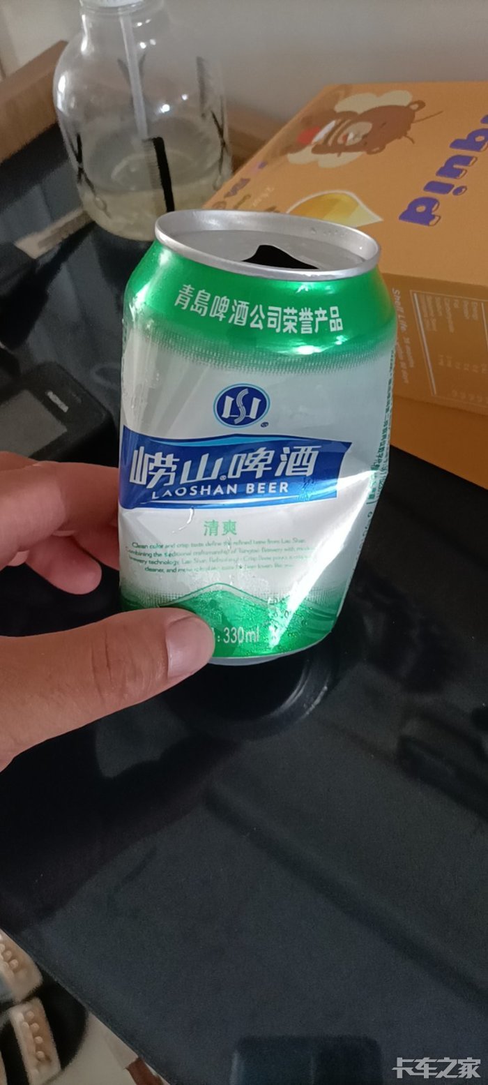 喝死我了途中遇到超市买了易拉罐啤酒崂