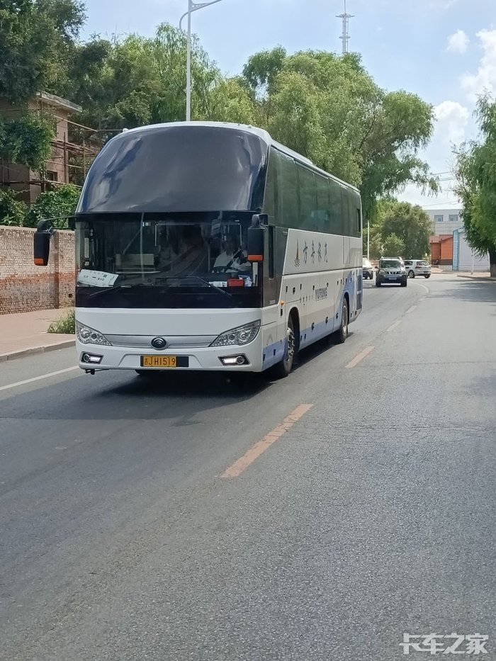 这大客一连过去三台方舟汽旅的