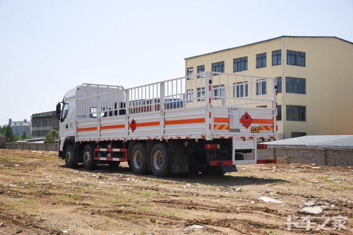 东风柳汽前四后八气瓶运输车厢长9米4