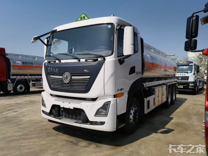 东风天龙龙擎300 后双桥运油车 16吨