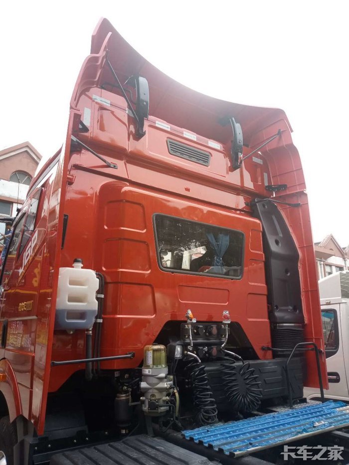 一汽解放j6p导流罩