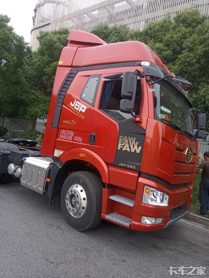 一汽解放j6p导流罩