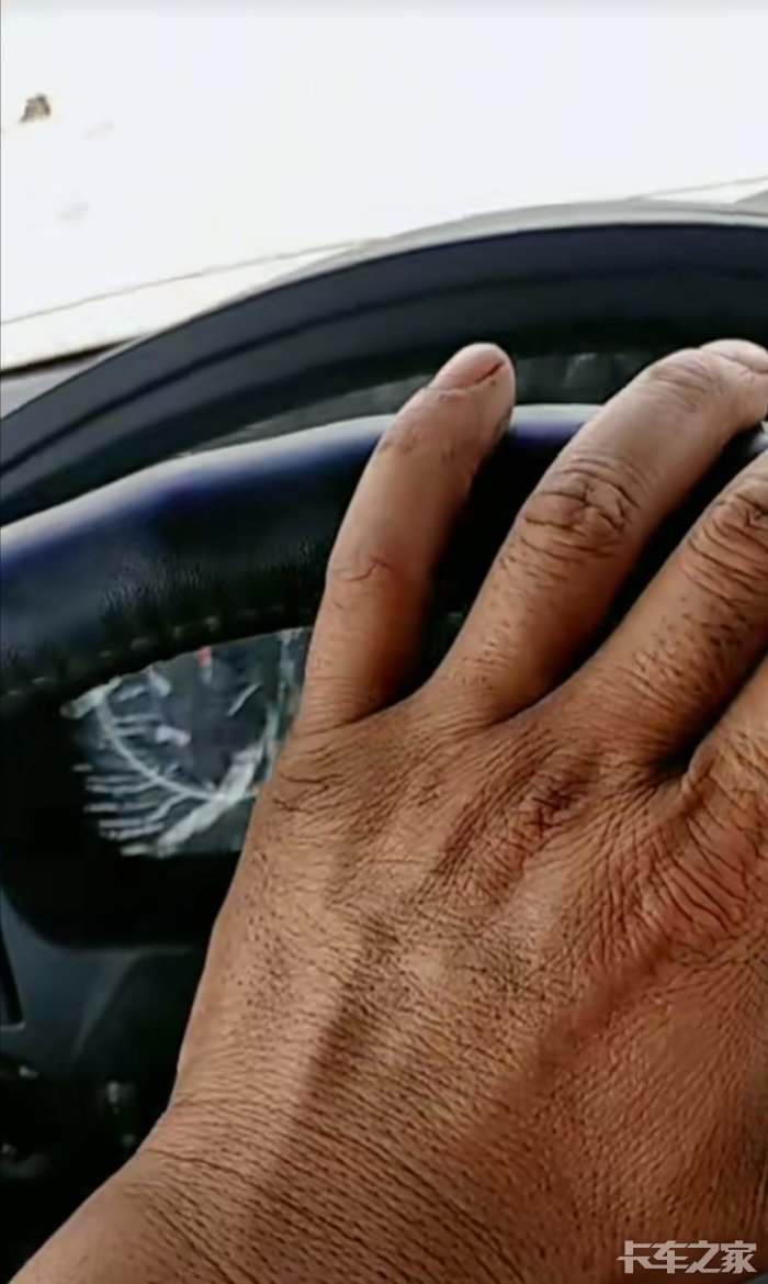 真正干活的人手是这样的那些作秀的女司机