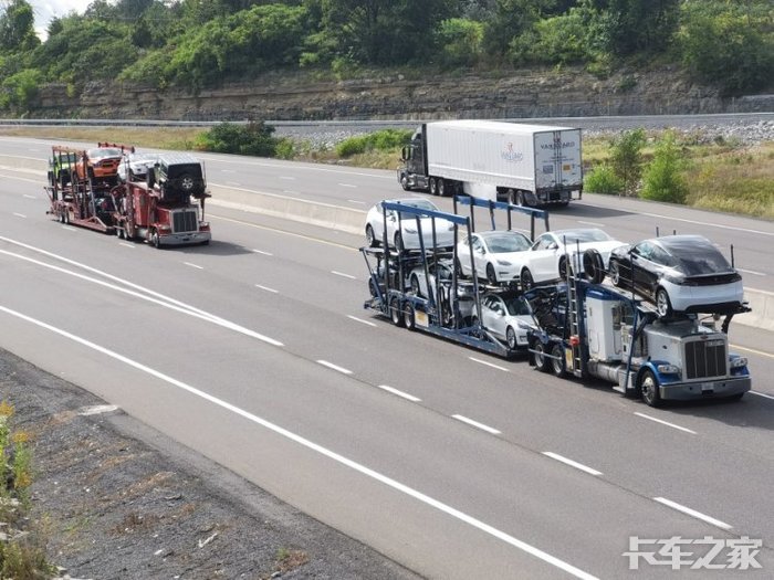 威严的经典式长头卡车 加拿大401高速公路拍车04 卡车之家论坛