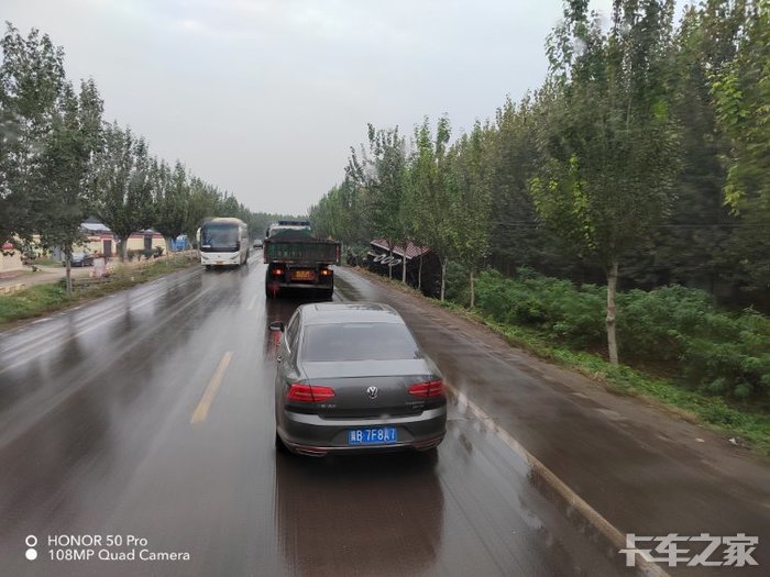 下雨道路湿滑 车速一定要慢 估计这位卡友 卡车论坛 手机卡车之家论坛 下雨道路湿滑 车速一定要慢 估计这位卡友 卡车论坛 手机卡车之家论坛