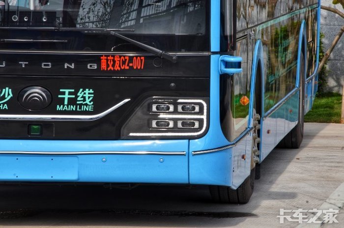 拥抱大湾区广州新车宇通黑金刚介绍