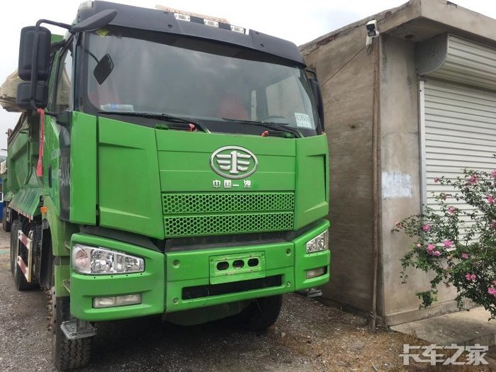 解放环保绿后八轮前四后八渣土车