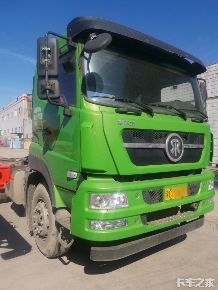 这车我不认识,车标我也不认识,就看到斯太尔三个字.