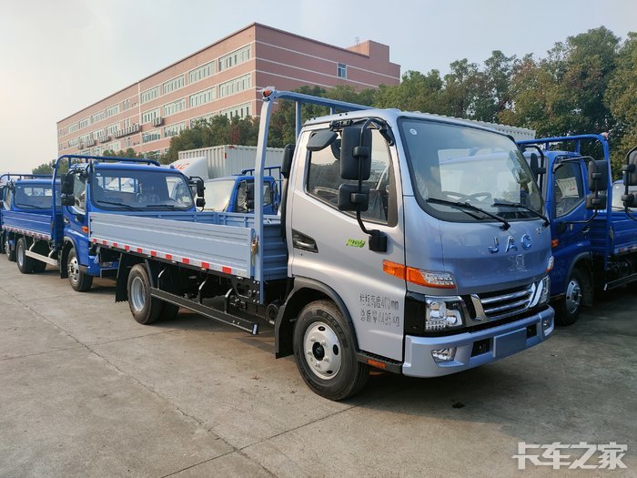 新车到店江淮骏铃v5心悦蓝整车