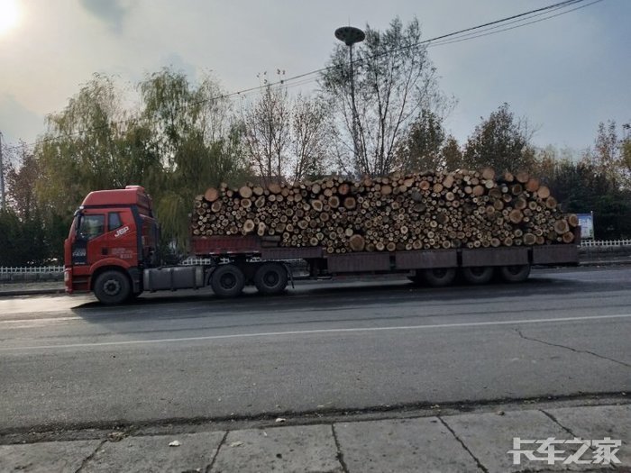 一汽解放拉木材