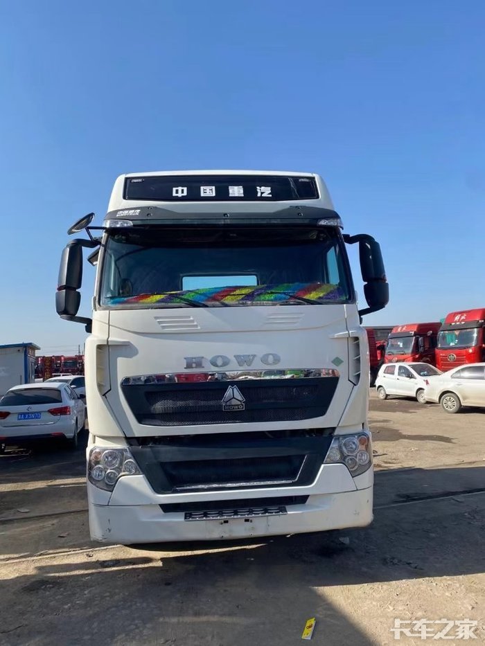 国六版本重汽豪沃t7440lng牵引车