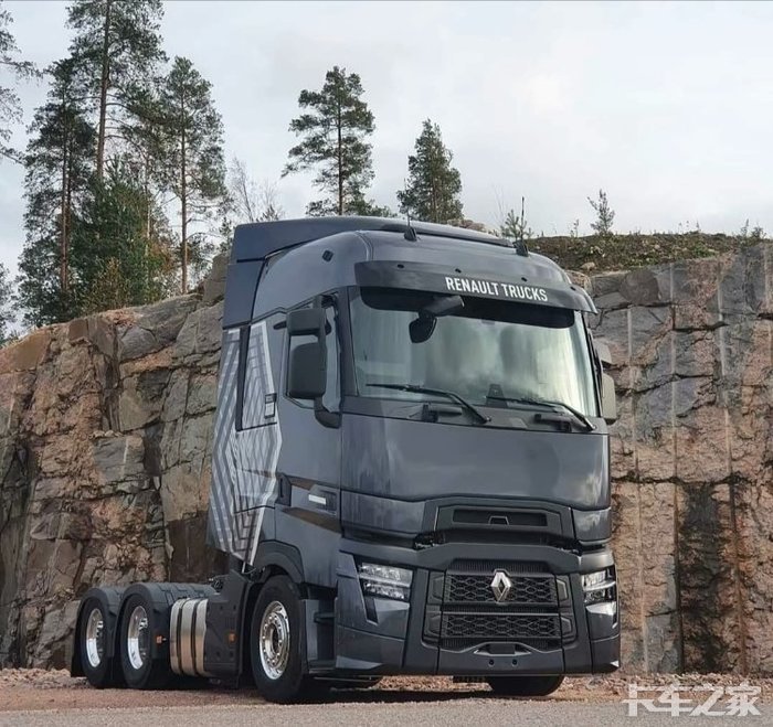 雷诺重卡前脸设计的很霸气