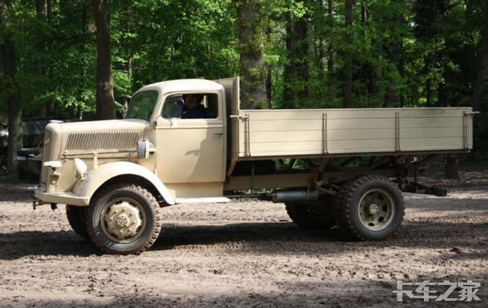 欧宝闪电战6700a越野卡车来自通用公司的德国子公司