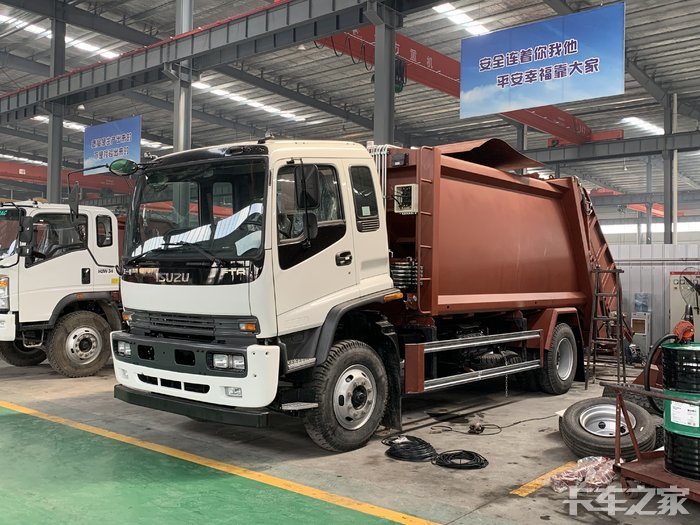 五十铃ftr高端环卫车压缩垃圾车