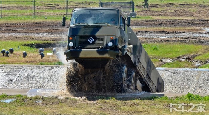 绿衣天使俄罗斯remkl轻型装甲抢修车