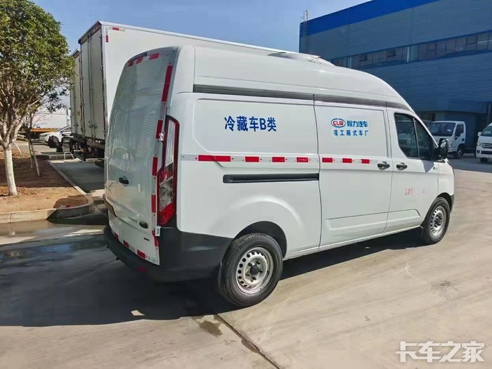 小型江铃福特全顺柴油面包冷藏车