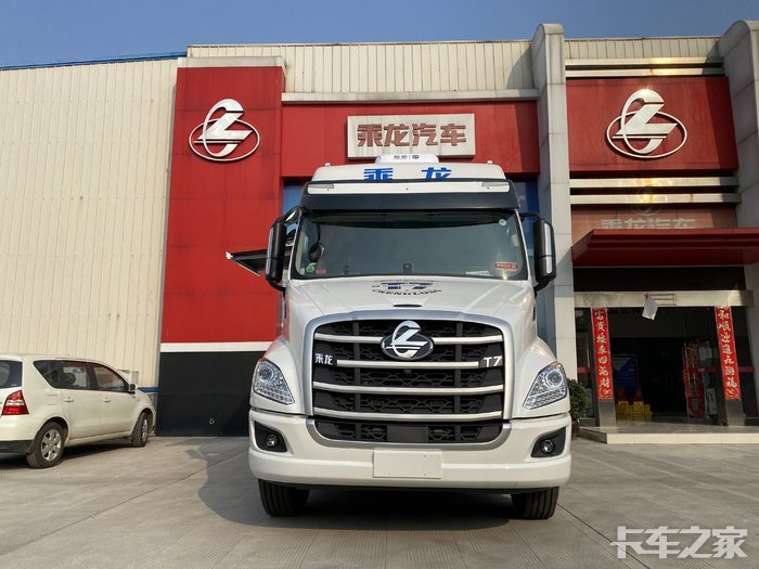 牵引车界的宜商宜家车型跑长途看柳汽乘龙t7l房车