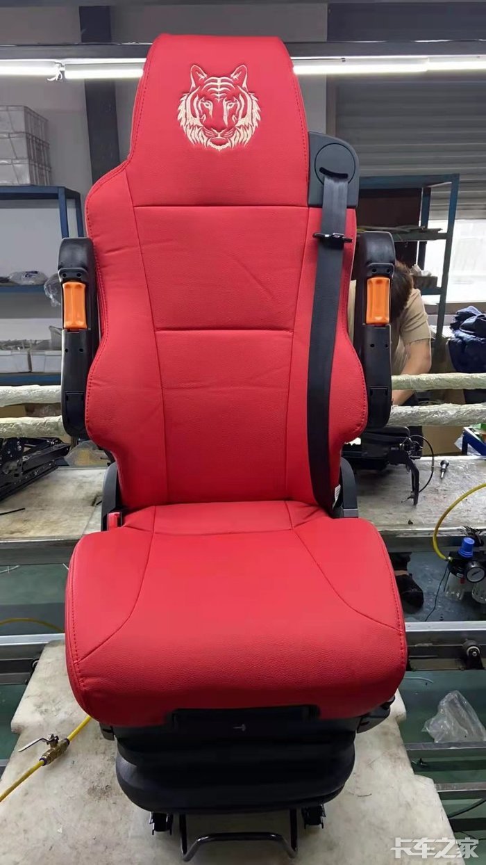 汕德卡气囊座椅,虎虎生威 _ 卡车之家论坛