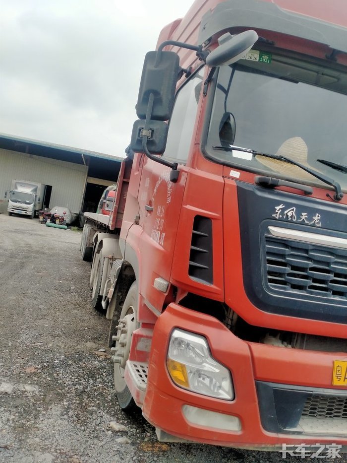 停车场偶遇东风天龙龙擎465
