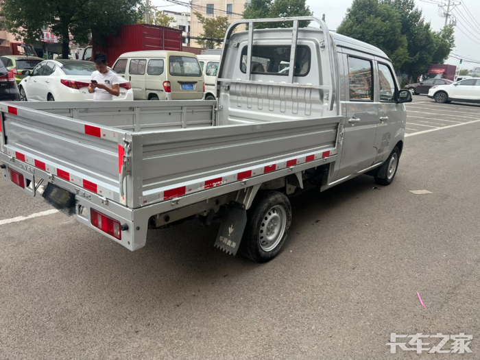 金杯t32双排座的小货车也可以很舒适